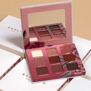 Bordado Macaria beauty eyeshadow palette
